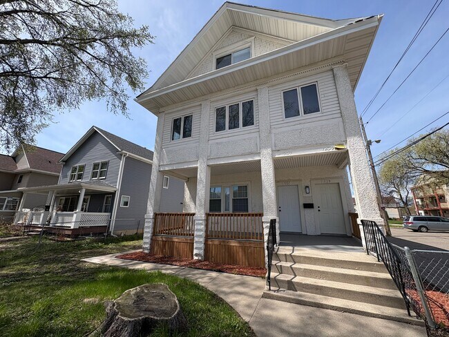 Building Photo - 1239 Knox Ave N