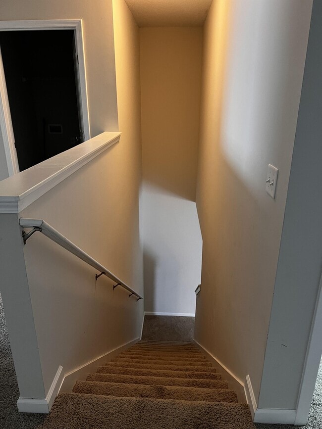 Building Photo - 283 Summerhill Dr