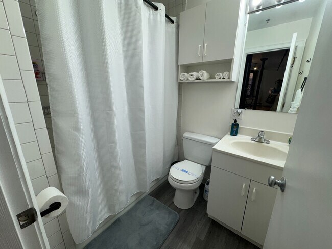 Building Photo - 19 Stanhope St