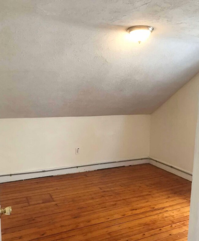 Building Photo - 118 Seabury St