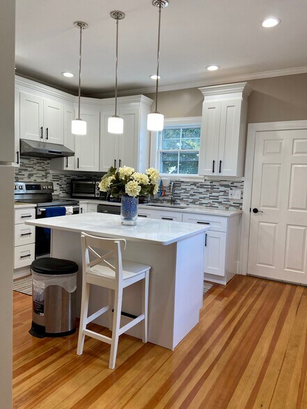 Building Photo - 5 Sheridan Cir