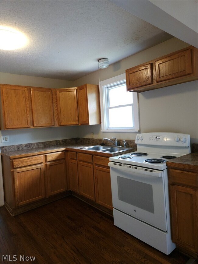 Building Photo - 578 Plum Ave