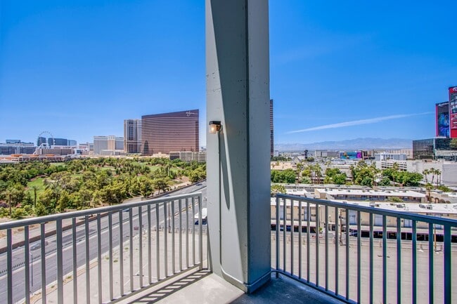 Building Photo - Absolutely stunning high rise loft at Metr...