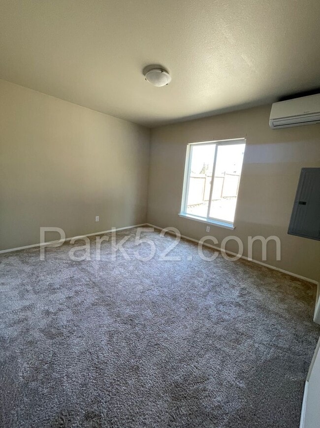 Building Photo - 2 Bedroom, Lower Level Duplex