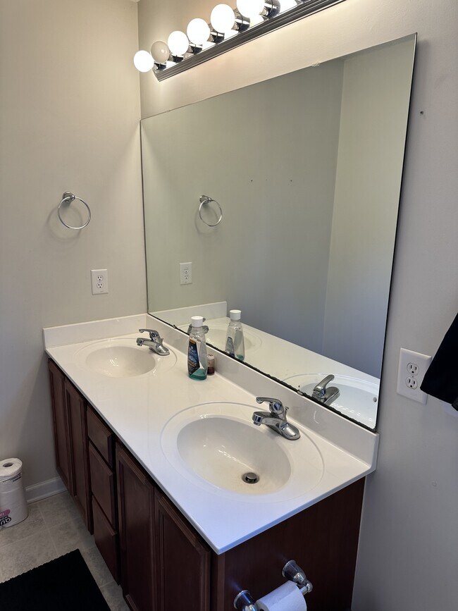 Building Photo - 203 Stockton Ct