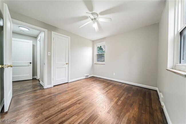 Building Photo - 3837 Mayfield Rd