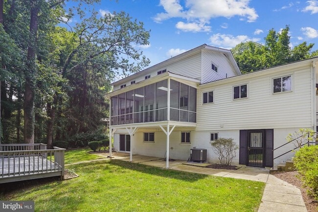 Building Photo - 8501 Canterbury Dr