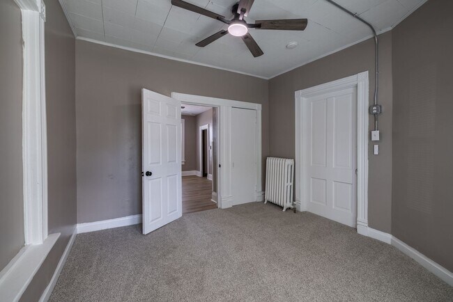Building Photo - 5 Bedroom 2.5 Bath Midtown Home