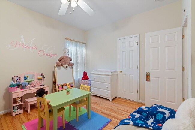 Building Photo - ***Amazing opportunity to rent this beauti...