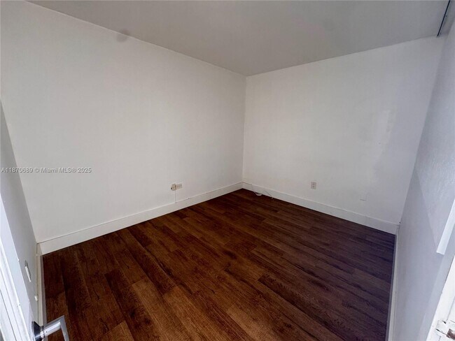 Building Photo - 2899 Collins Ave