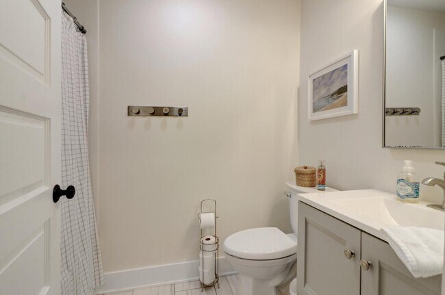 Building Photo - 543 Oakwood Trl