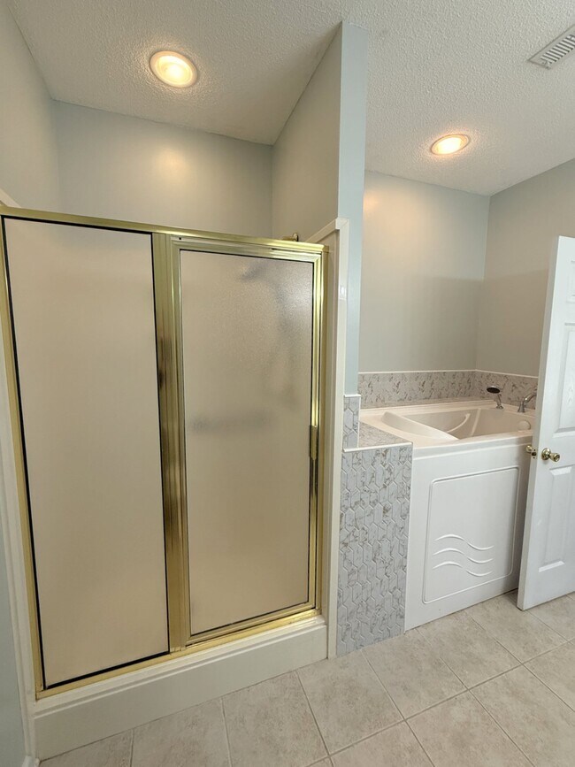 Building Photo - 15047 Ashmont Blvd SE