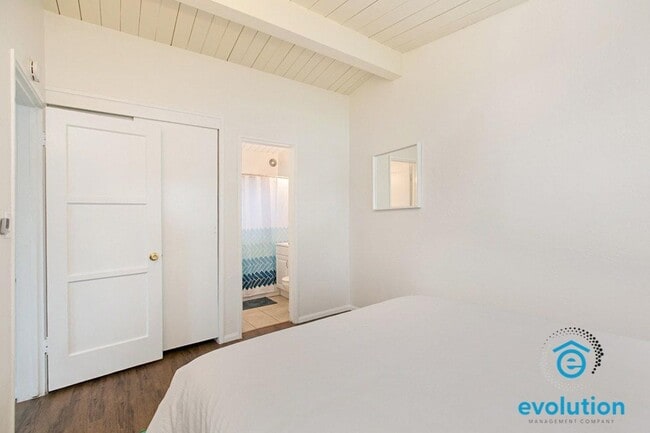 Building Photo - 4323-4333 Gresham St - 1405 Grand Ave