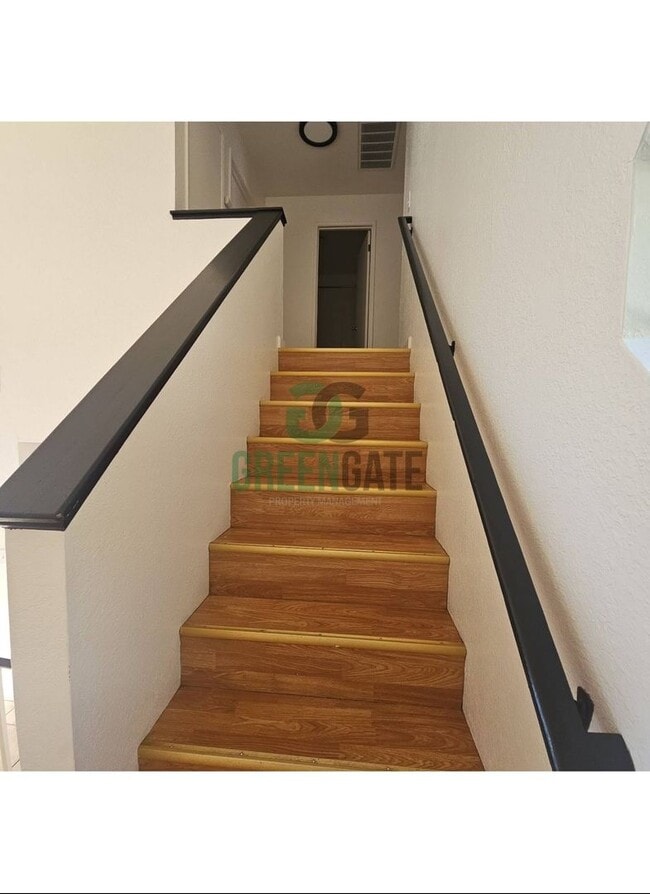 Building Photo - Beautiful 3 BEDROOM 2.5 BATH HOME IN MODES...