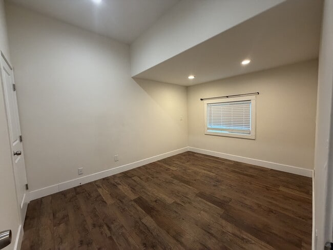 Building Photo - 10046 Larkin Rd