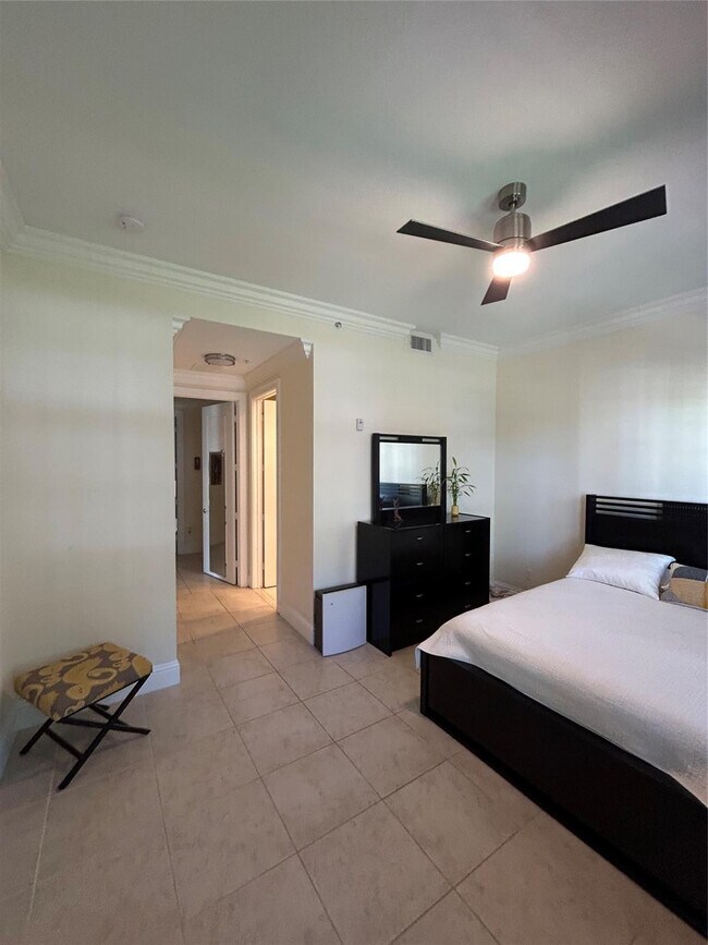 Building Photo - 226 N Latitude Cir