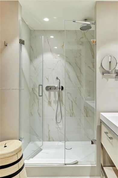 Building Photo - 11 Rue St