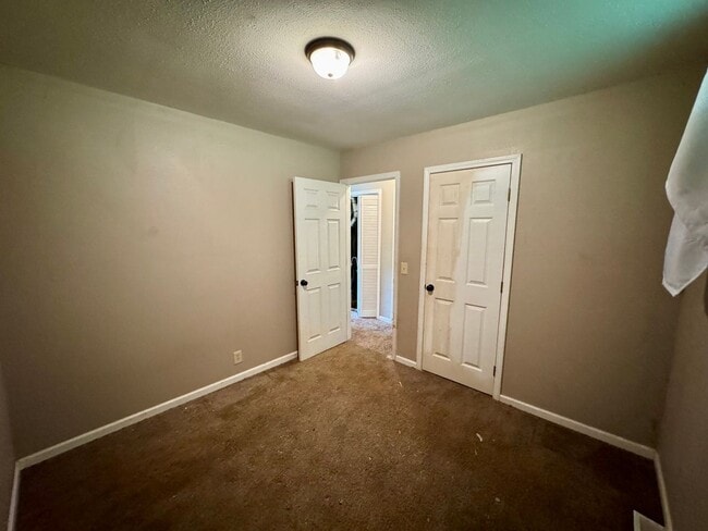 Building Photo - 230 SE 121st Rd