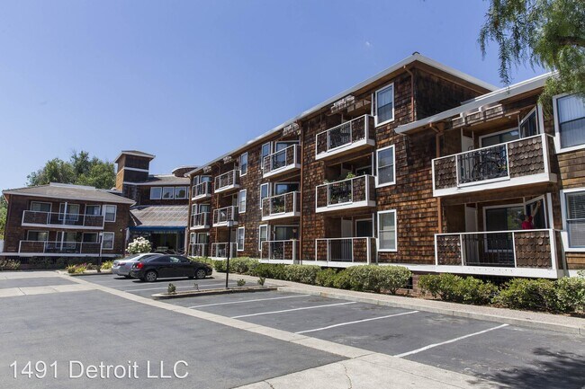 Building Photo - 1491 Detroit Ave