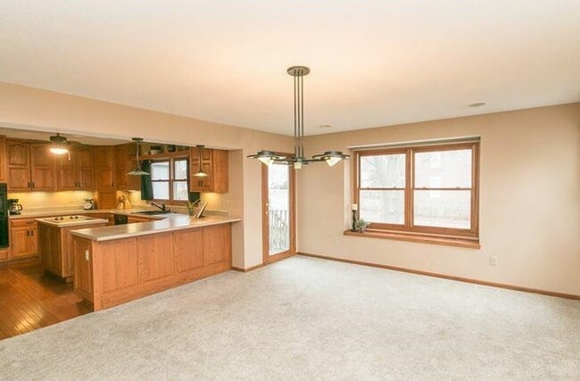 Building Photo - Huge 3-bedroom, 4-bath, 3-car garage townhome in Longfellow neighborhood