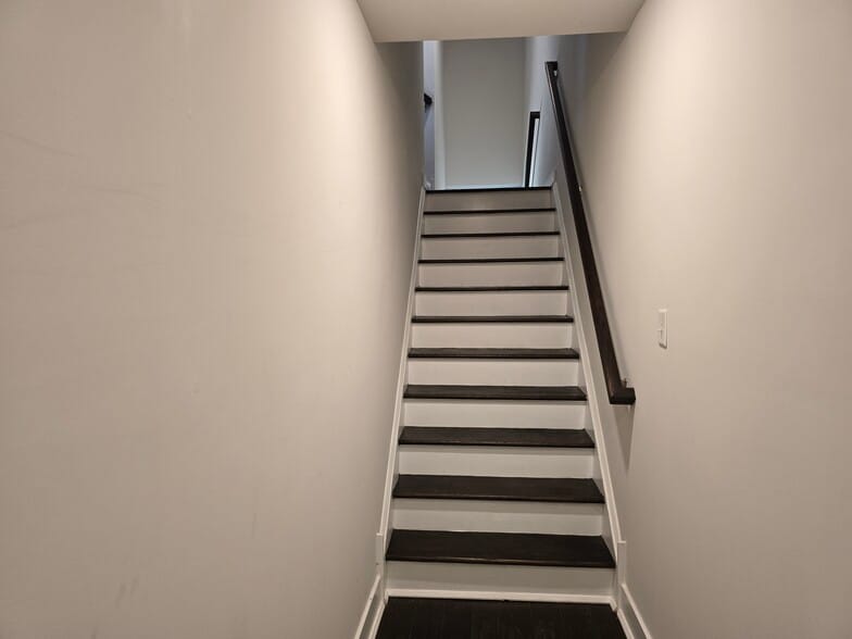 Building Photo - 226 Red Leaf Ln