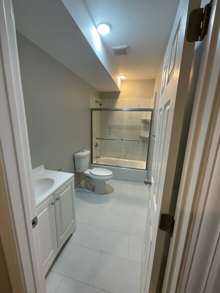 Building Photo - 52 Woolson St