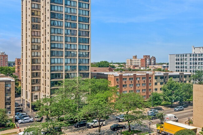 Building Photo - 5701 N Sheridan Rd