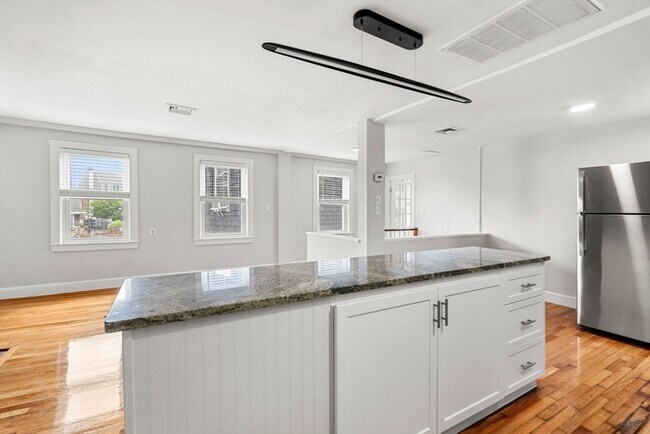 Building Photo - 6 Blaney St