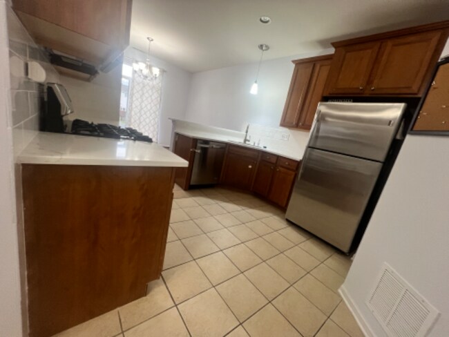 Building Photo - 524 Majestic Ln