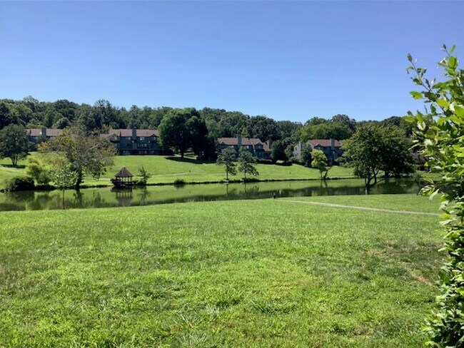 Building Photo - 2302 Deer Run