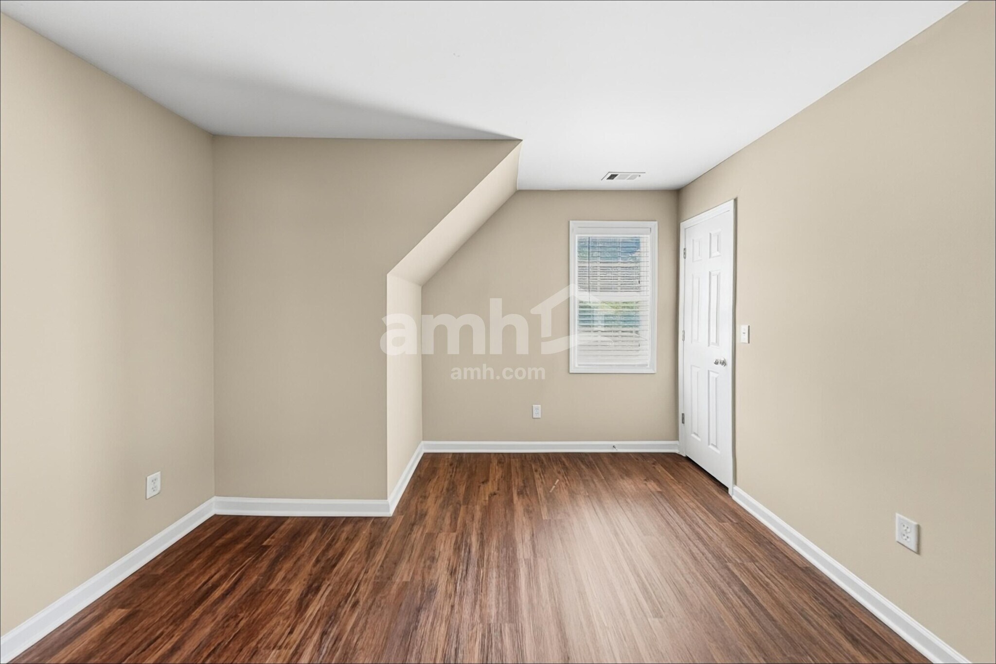 Building Photo - 2420 Queensboro Ln