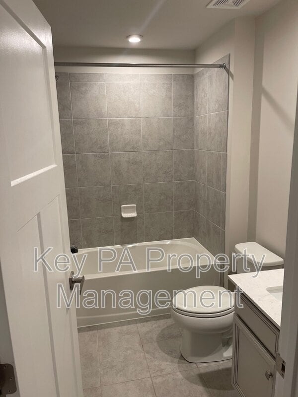 Building Photo - 205 Hibiscus Way