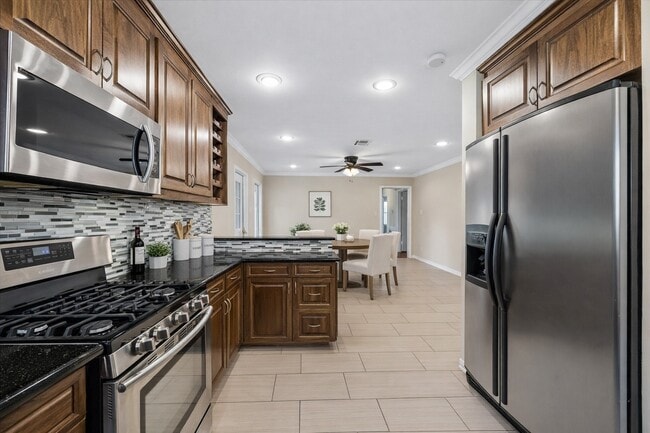 Building Photo - 1607 Willowby Dr