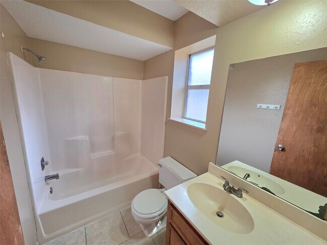 Building Photo - 1617 Hazelwood St