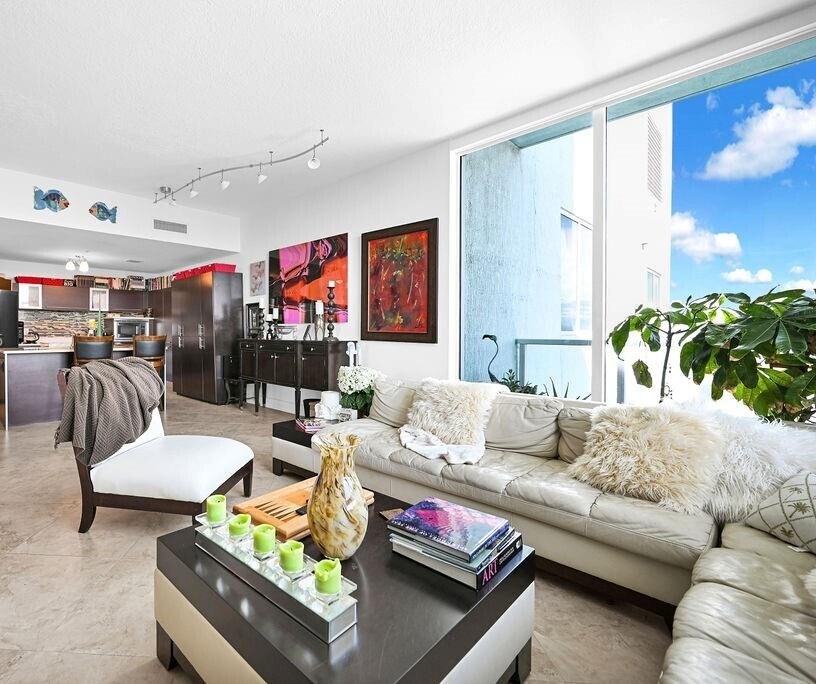 Building Photo - 1900 N Bayshore Dr