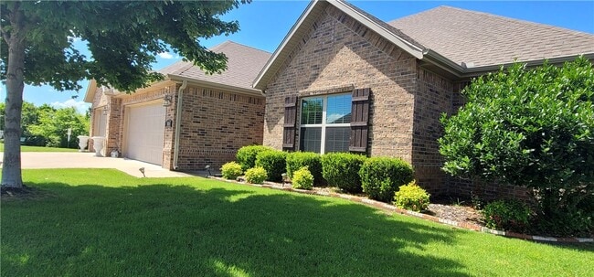 Building Photo - 5810 W Cane Hill Dr
