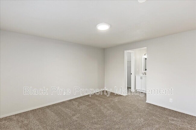 Building Photo - 3675 S Gekeler Ln