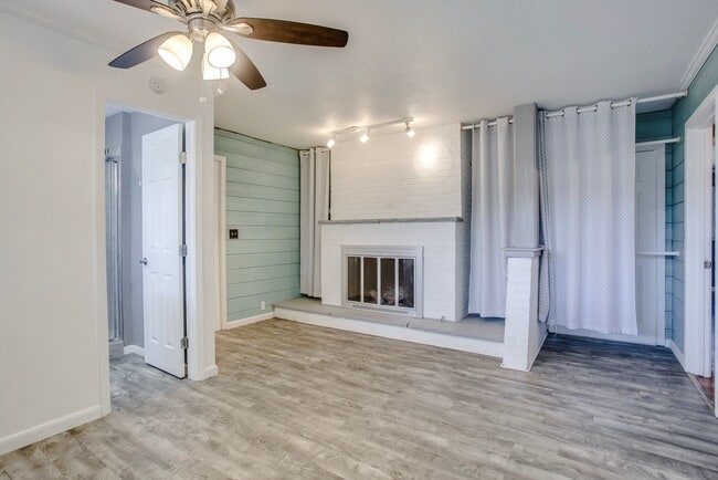 Building Photo - 3 Bedroom 2 Bathroom house with lots of Character!