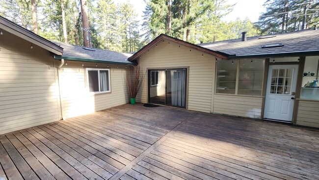 Building Photo - 3 bedroom Mountain Retreat in Boulder Creek!