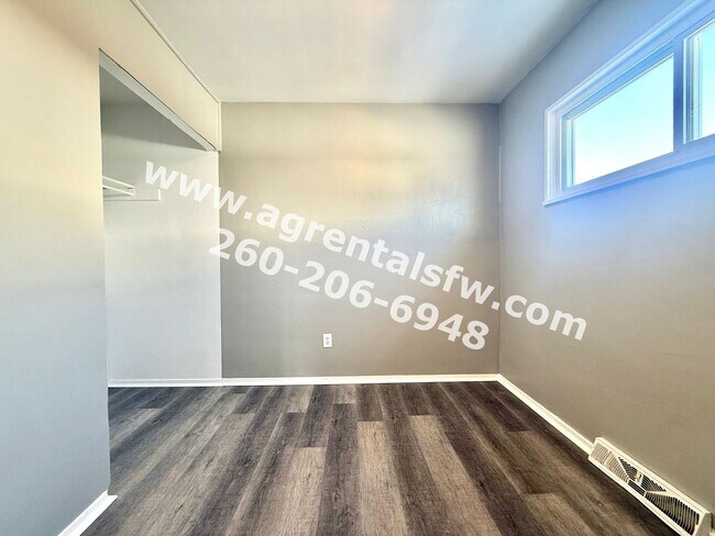 Building Photo - 3 Bedroom House