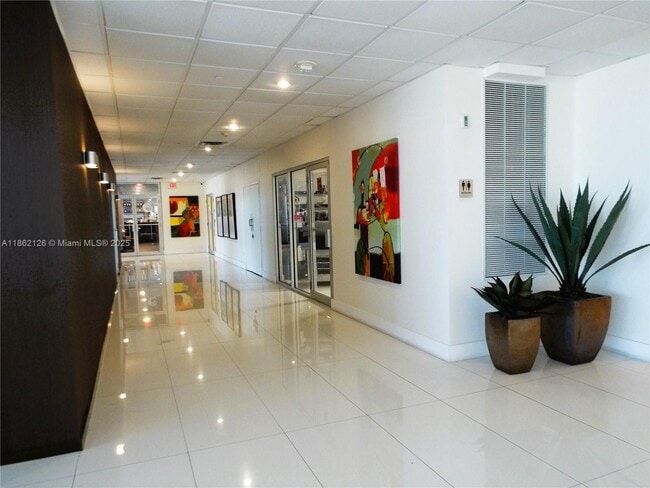 Building Photo - 5701 Collins Ave