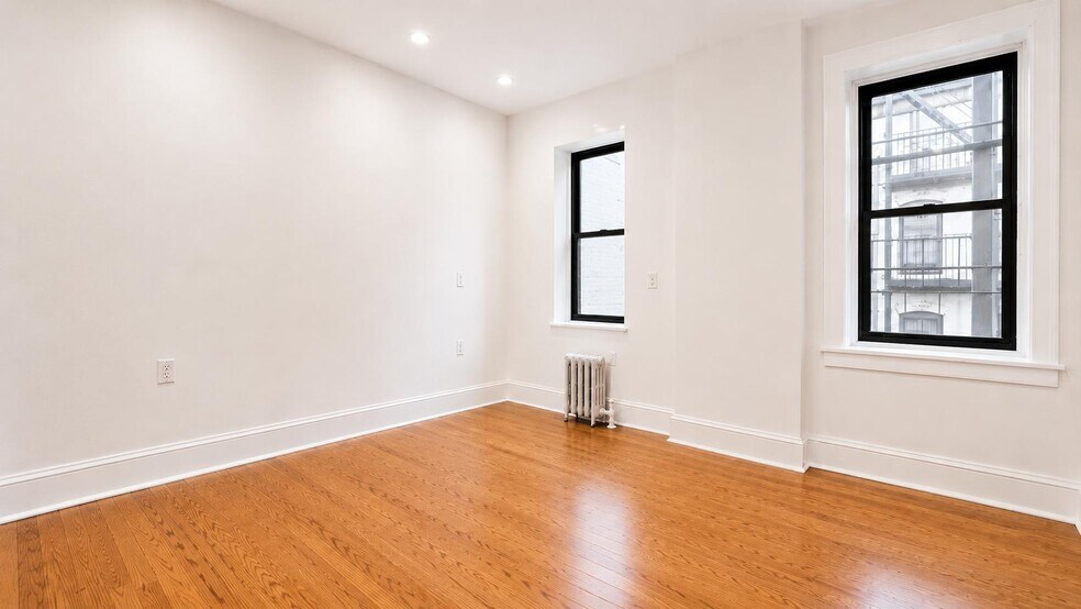 Building Photo - 310 W 97th St