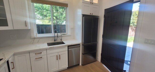 Building Photo - Modern Comfort: Beautiful Two-Bedroom ADU ...