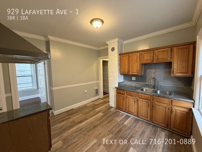 Building Photo - 929 Lafayette Ave