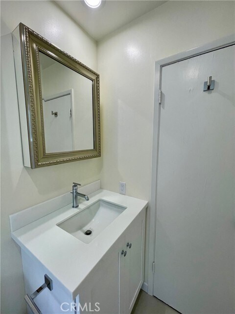 Building Photo - 447 Graceland Dr