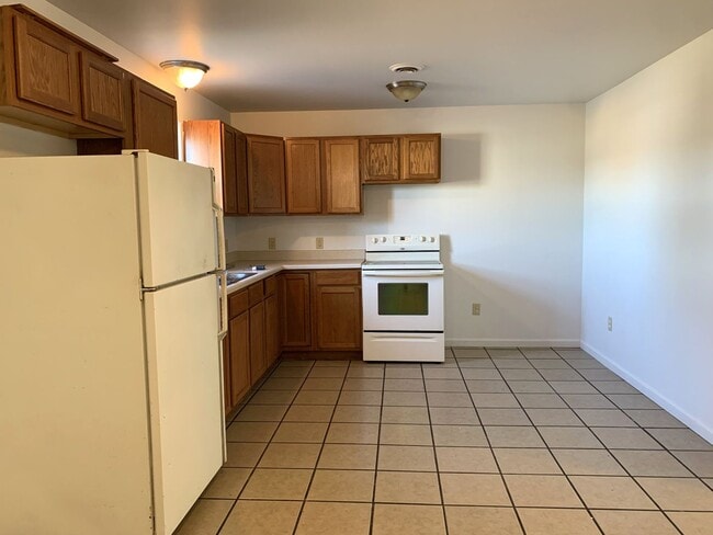 Building Photo - PERFECT COLLEGE RENTAL ONLY A HALF MILE FR...