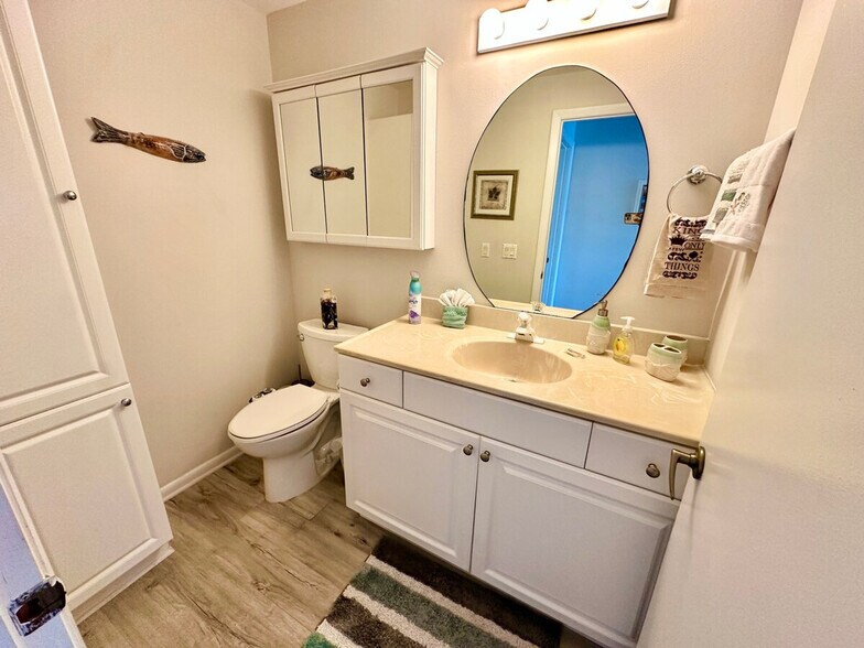 Building Photo - 553 Nettles Blvd