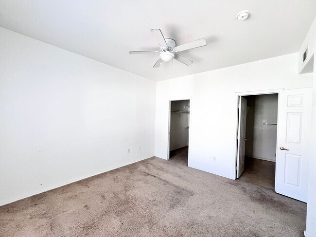 Building Photo - 2121 Echo Bay