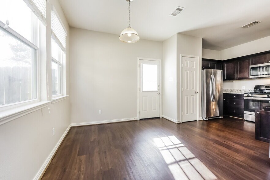 Building Photo - 2818 Mesquite Ridge Dr