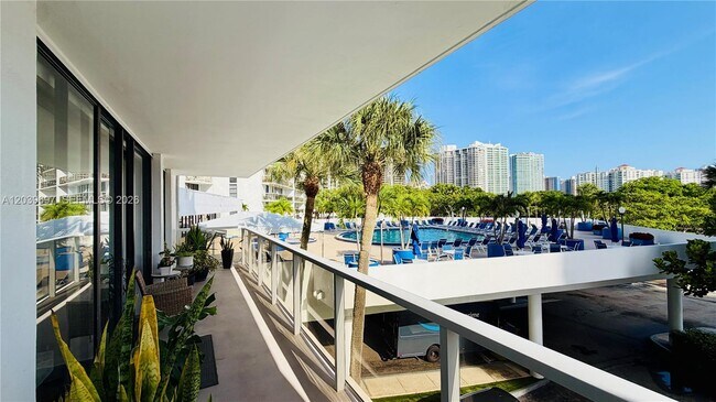 Building Photo - 3701 N Country Club Dr